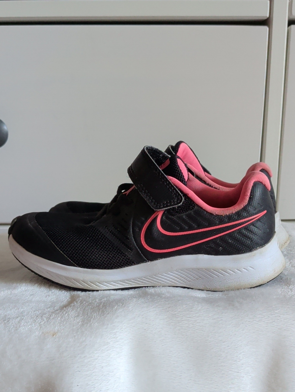 Nike Kids Black and Pink Hook-and-Loop Athletic Sneakers - Picture 1 of 16